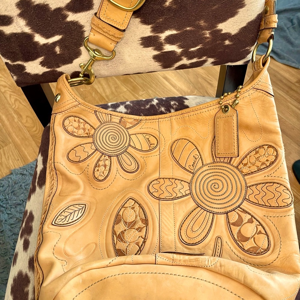 Vachetta Beauty Gorgeous Coach Vachetta floral embossed leather bag.